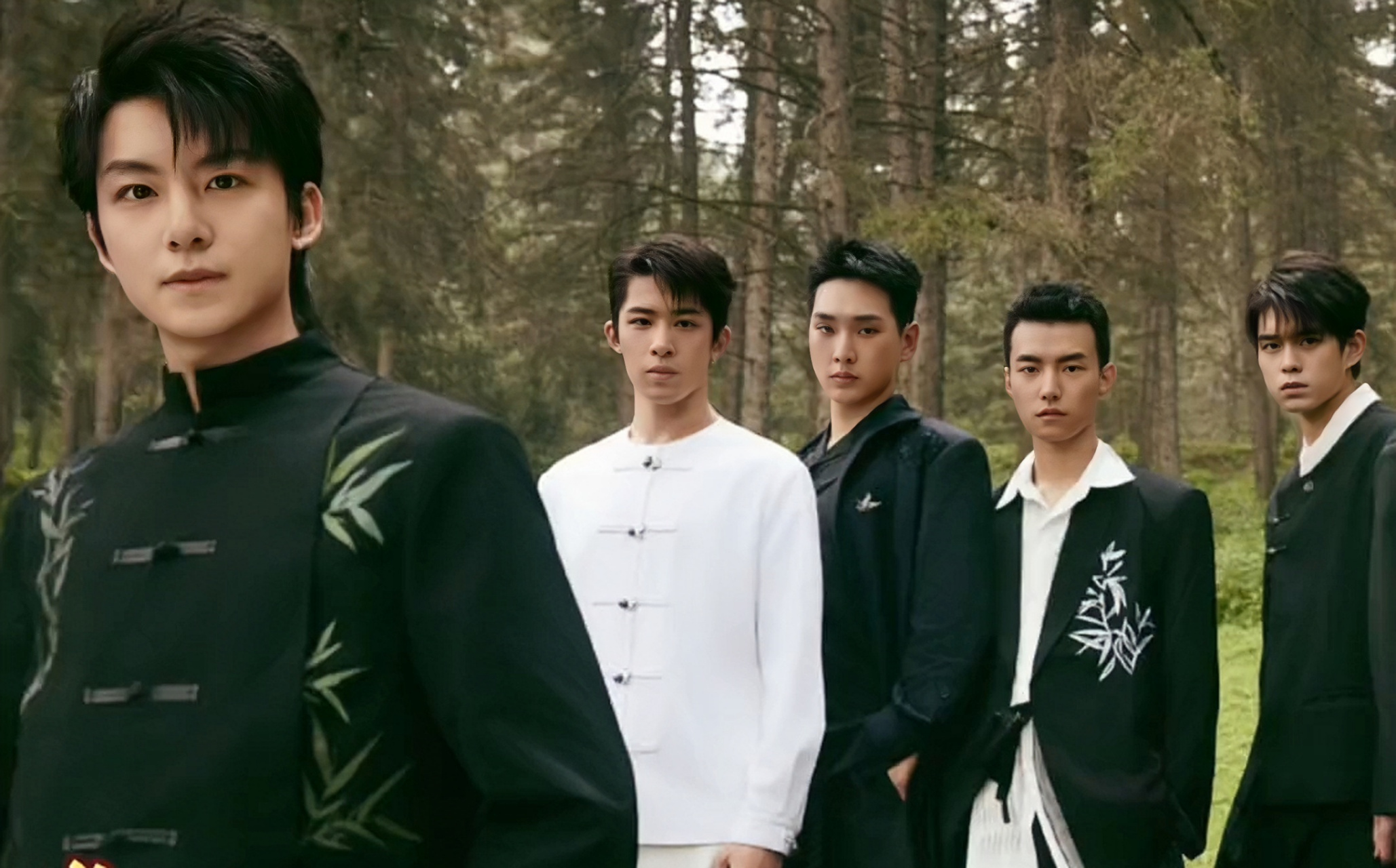 欢瑞世纪官宣了新签的八位男艺人,听起来真是令人期待啊!