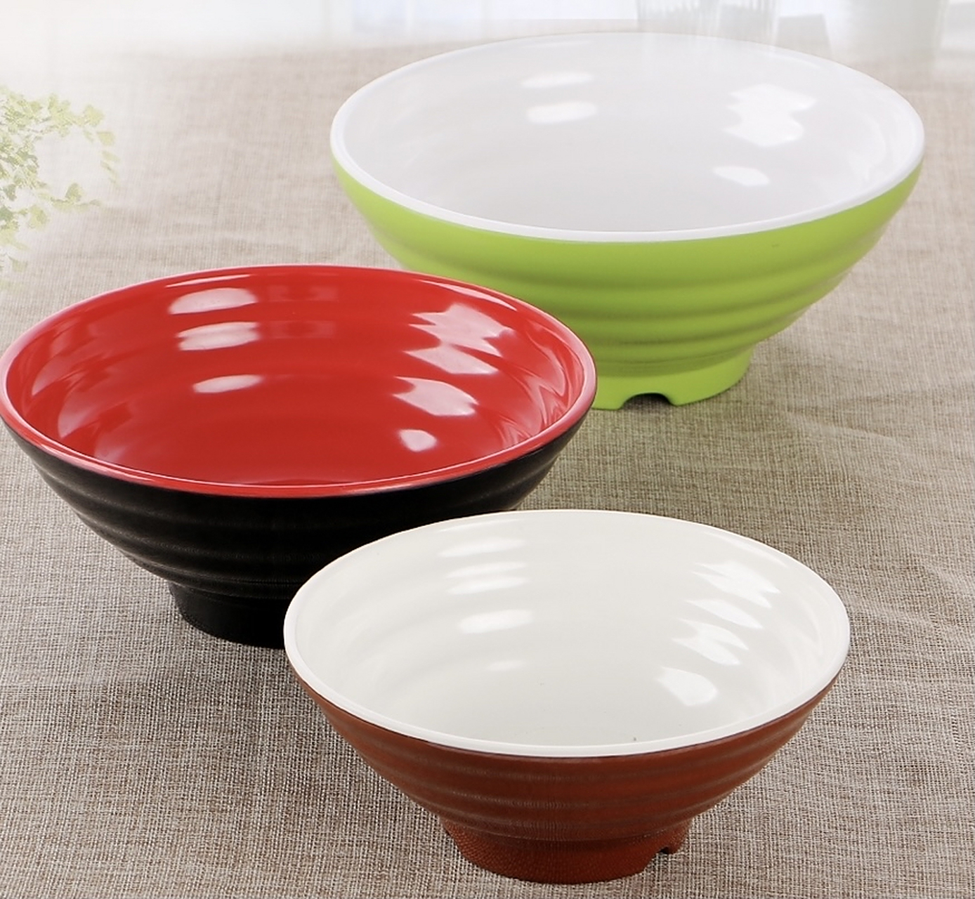 这种碗买错了! 可能会致癌!!  仿瓷碗,也叫密胺餐具,是由三聚氰胺和甲