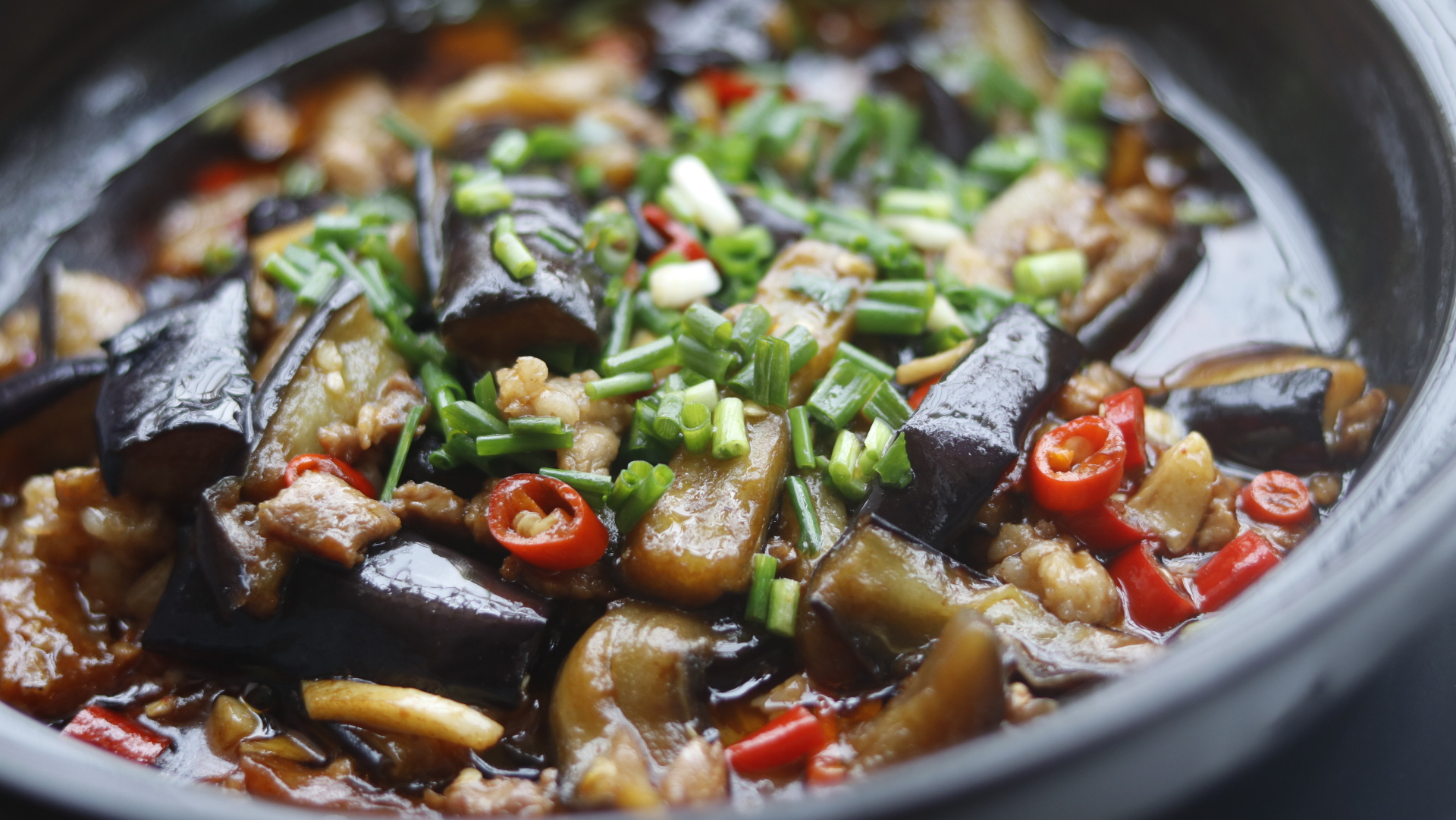 简单又好吃的红烧茄子煲,三碗饭都不管够,做起来吧