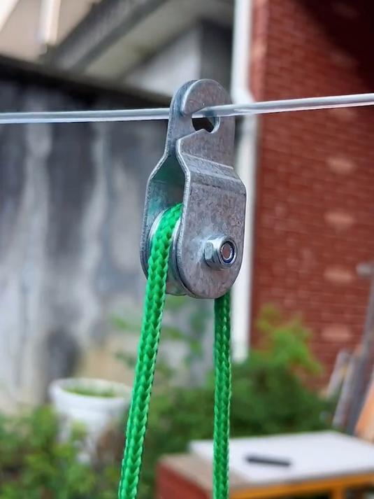 开合式的大棚小滑轮,非常方便实用