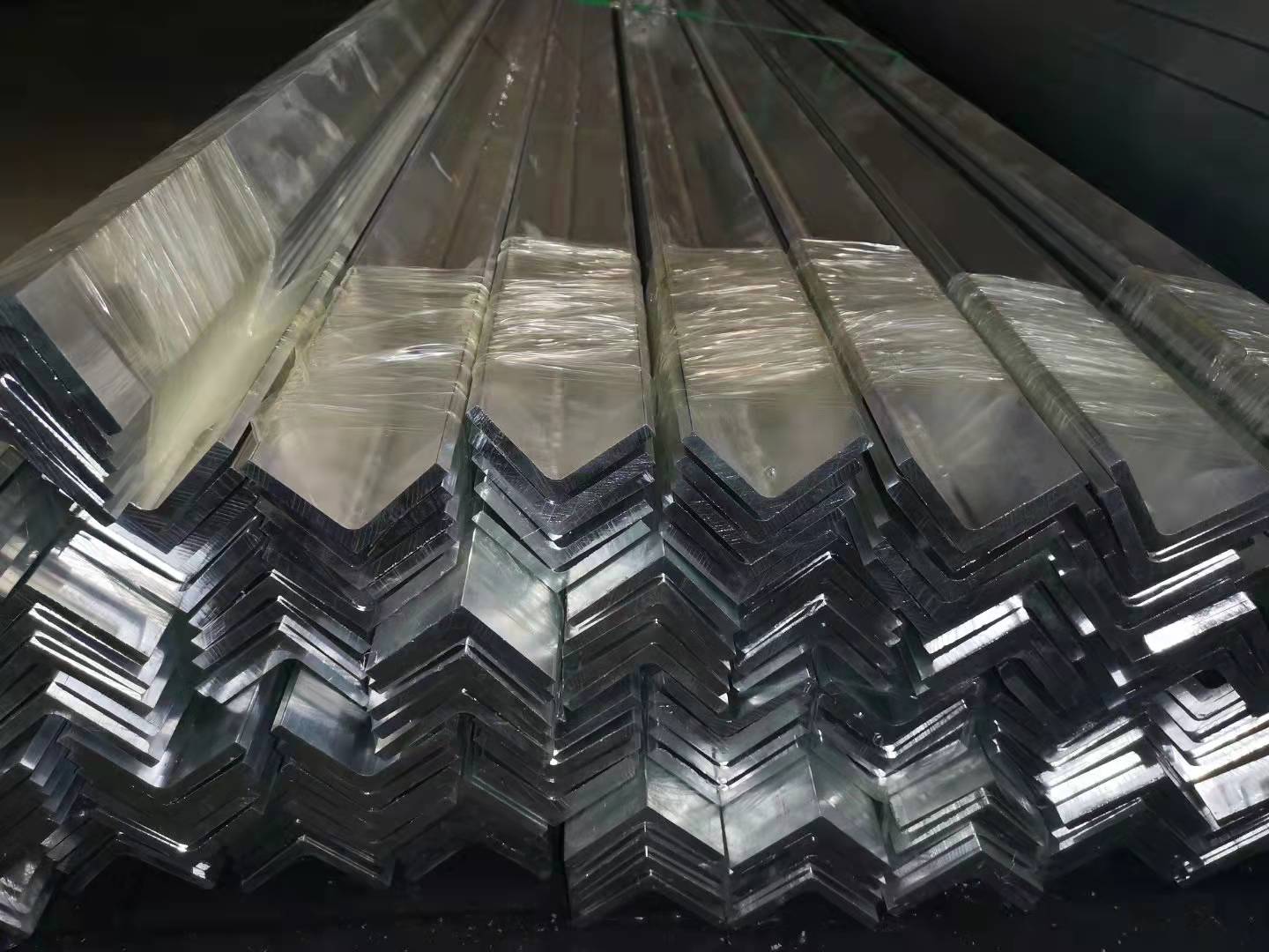 2系工业铝型材生产厂家