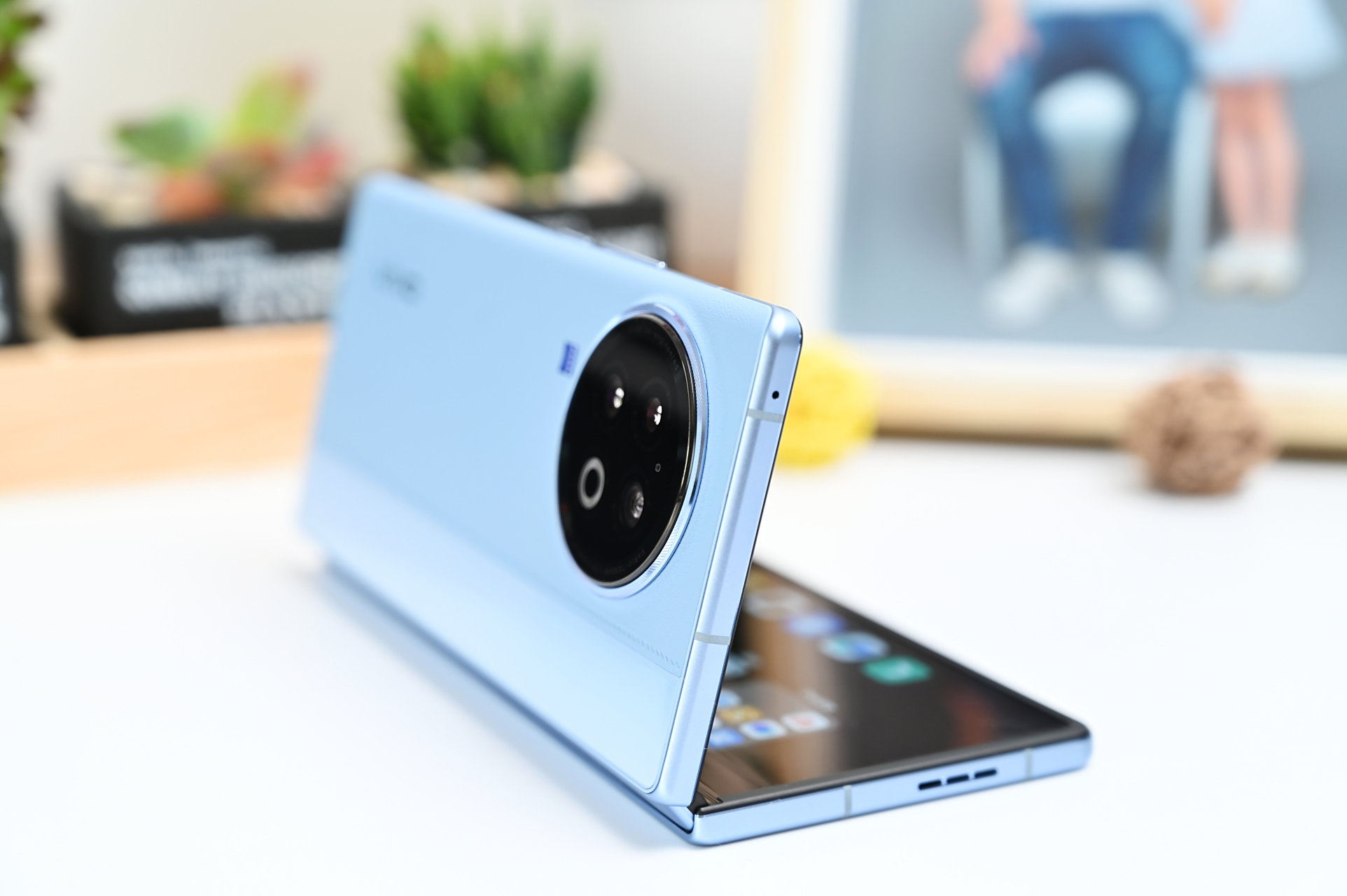 vivo xfold2折叠屏手机从8999元降至6785元,跌价2214元,性价比更高.