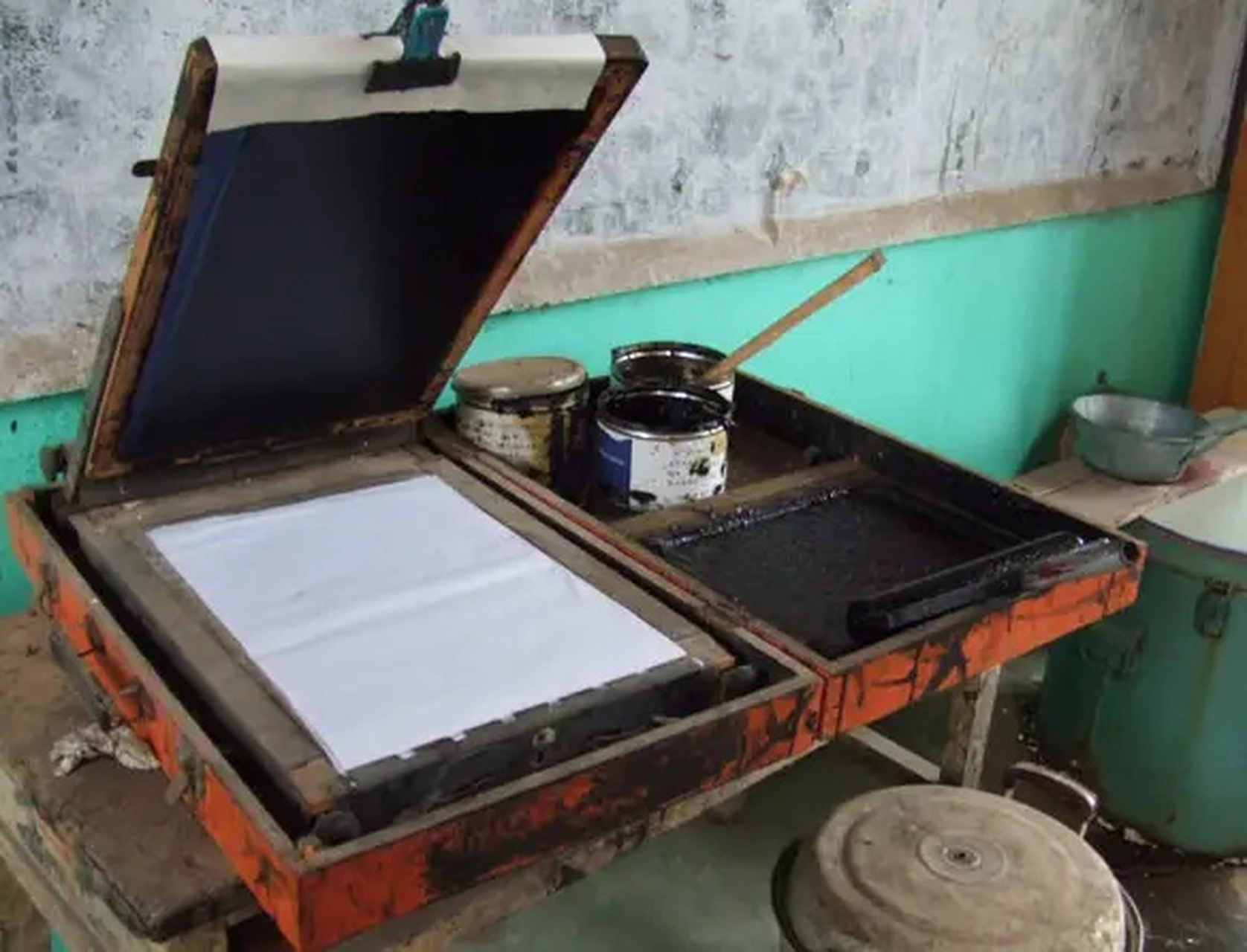 80年代的油墨试卷,估计现在已经绝迹考场了吧.