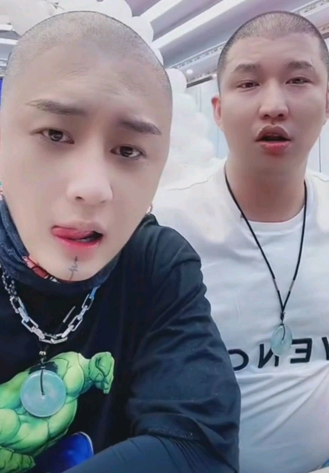 二驴方丈引发网红大战,辛巴限四川可乐两天内道歉,否则后果自负