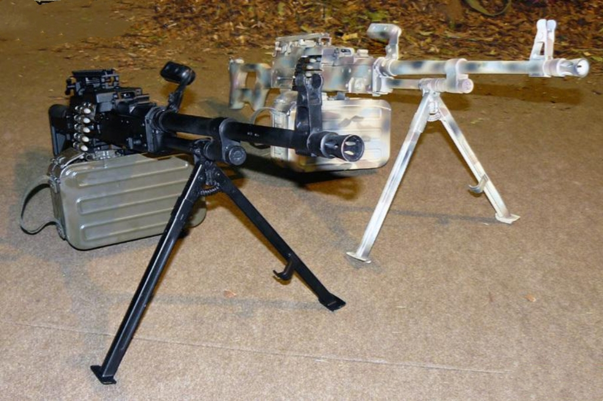 ukm 2000通用机枪于2007年开始交付给波兰军队,它是波兰军队的标准