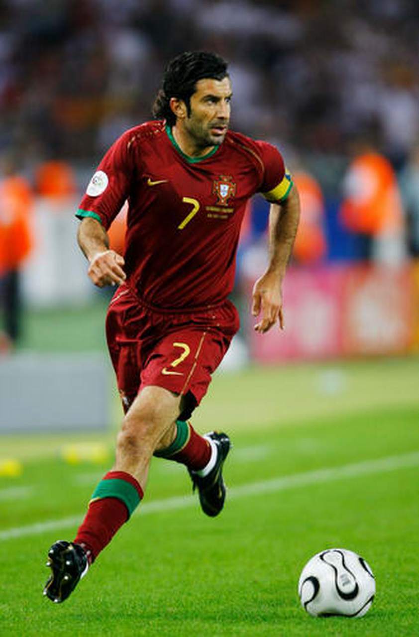 2000年欧洲杯,菲戈在边路的华丽舞姿让无数球迷