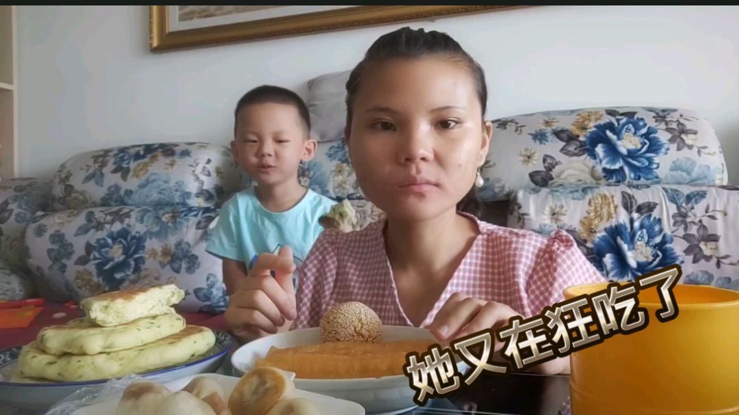 这个星期她都在狂吃,4个煎饼麻球油条小笼包都是高热量,开心涨称