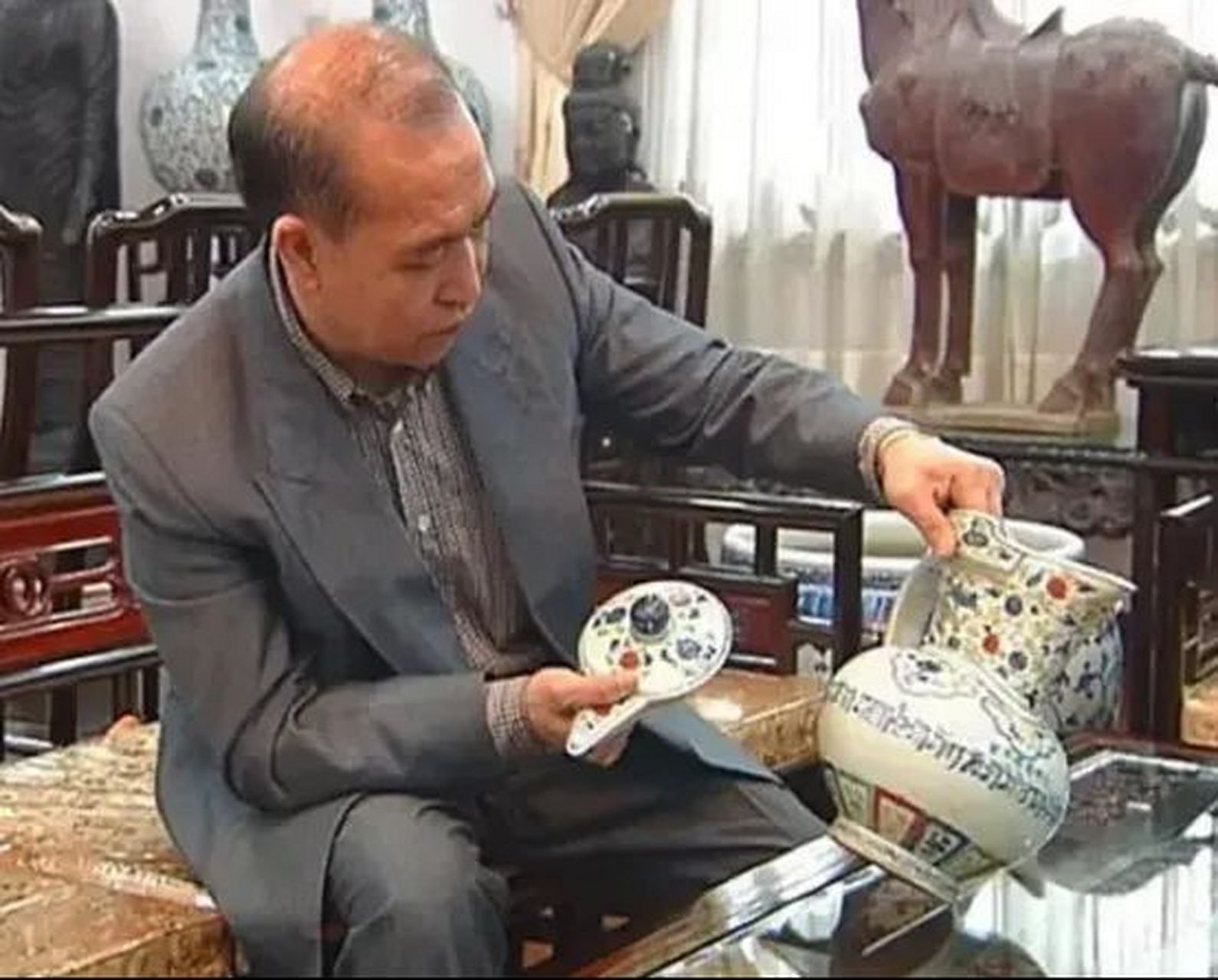 1991年,中国小伙赵泰来加入英国国籍.