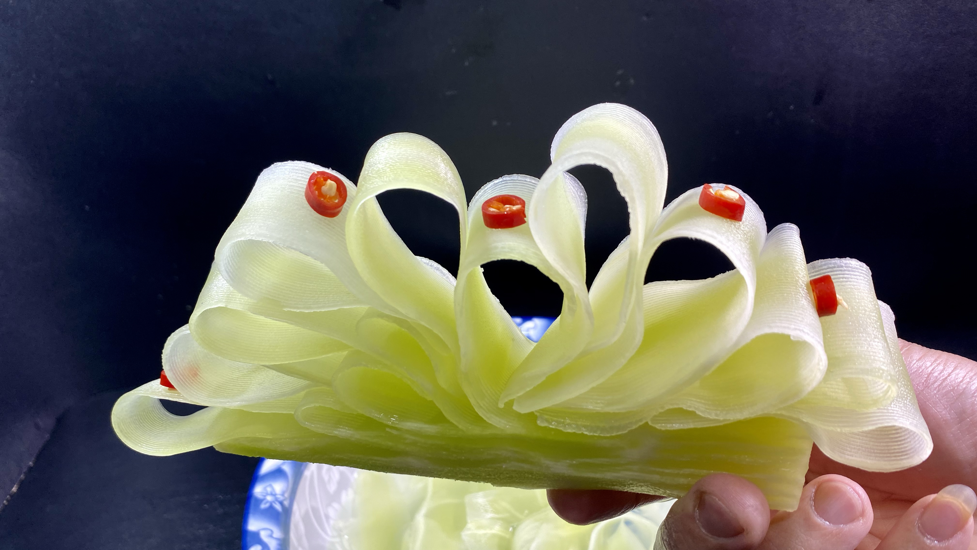 青笋到底怎么做才好吃呢?那就像我这样做吧,清香爽脆做法还简单