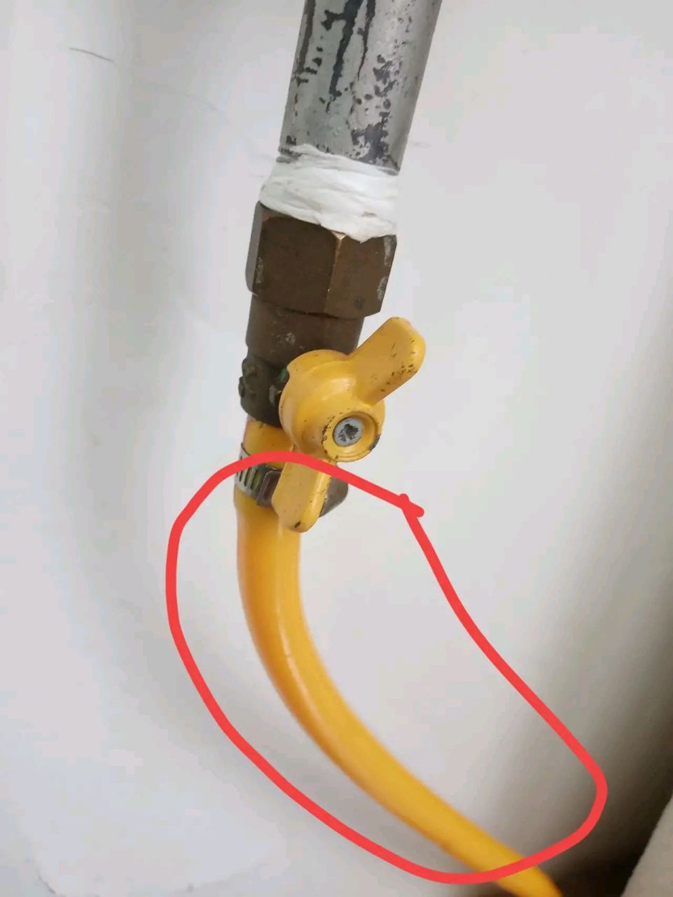 最近天然气公司,要把以前家里使用的天燃气软管,免费更换成不锈钢波纹