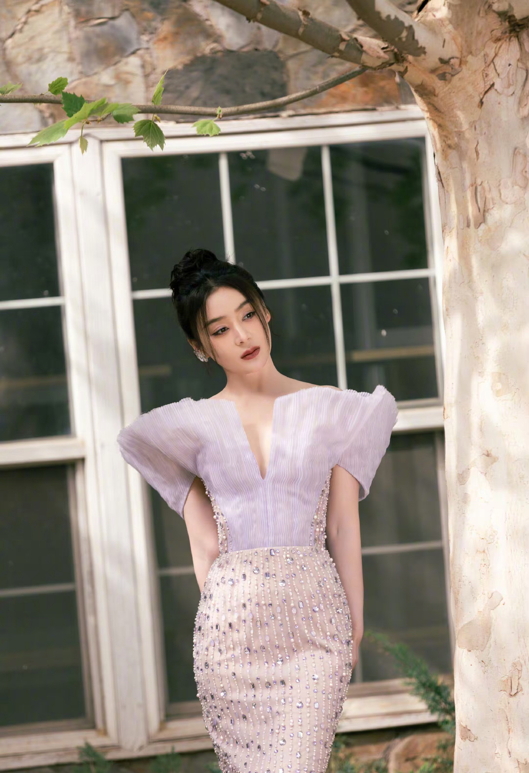 袁姗姗这次的小仙女装扮成功的展现了她不同的一面