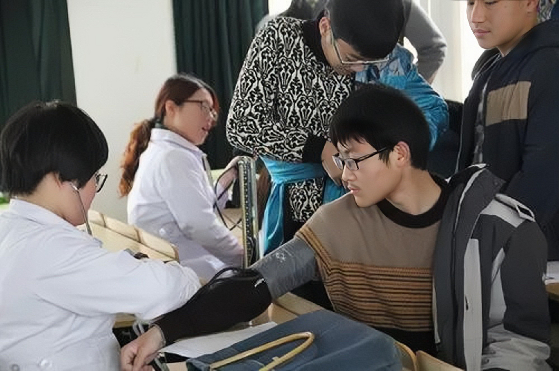 男生高考体检被要求脱掉内裤?