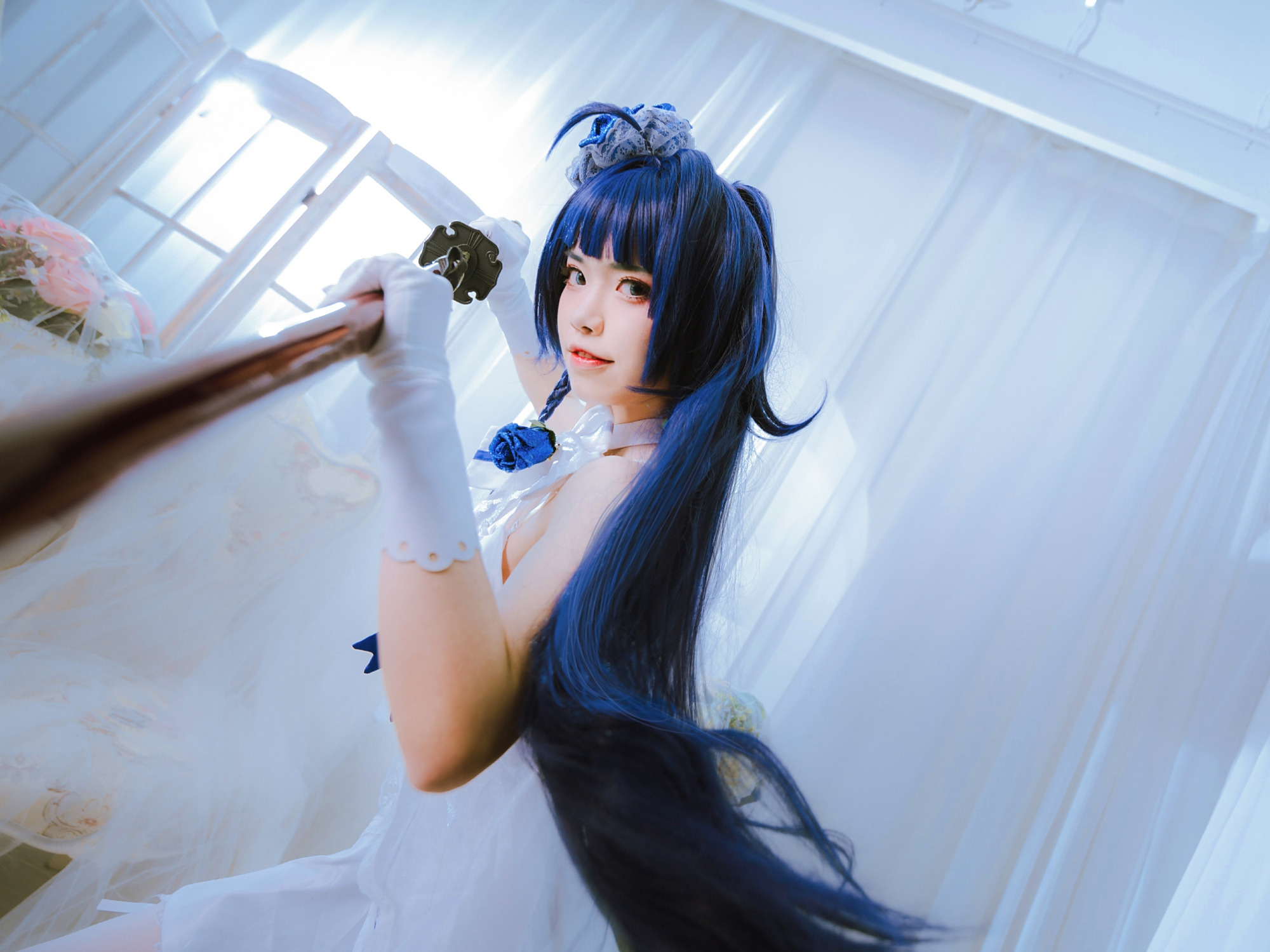 cosplay:芽衣的纯净永恒花嫁,过膝"白丝"配上白色高跟鞋,好美