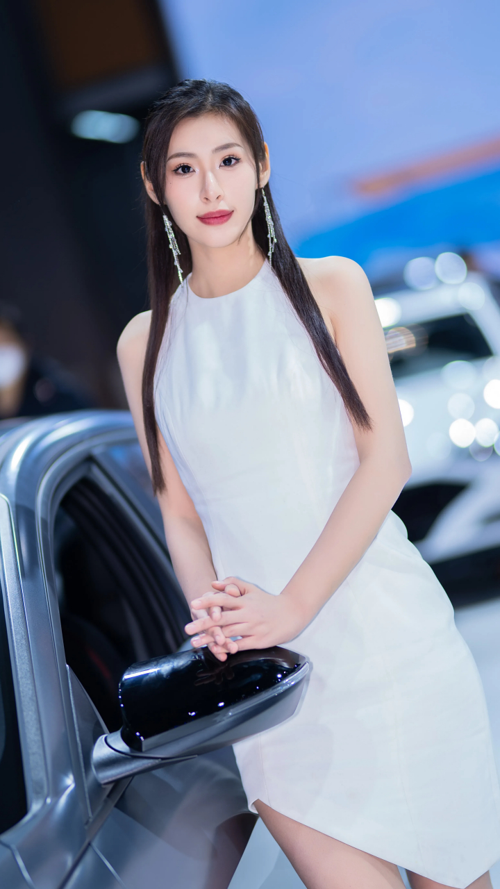 文文静静的车模小姐姐