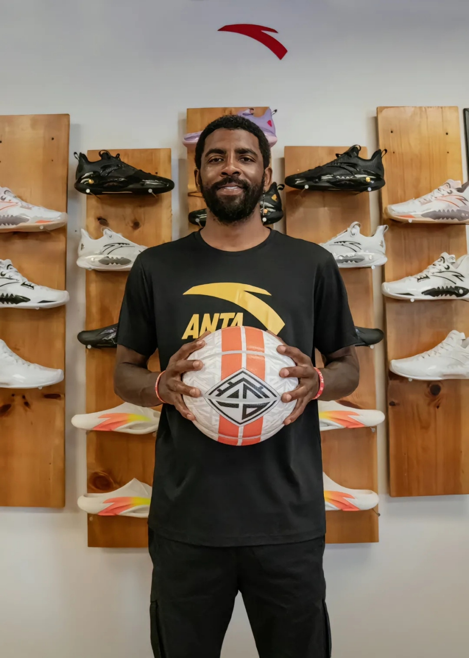 欢迎凯里·欧文加入安踏大家庭,成为安踏篮球代言 人.