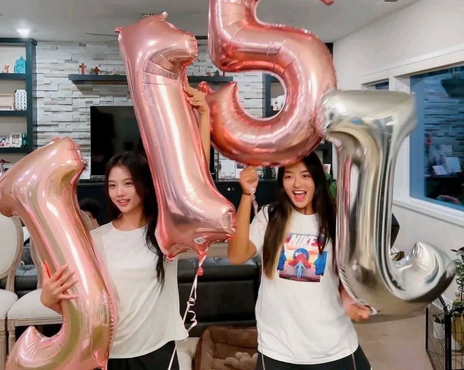 前足球选手李东国的妻子李秀珍通过自己的instagram表示:"生日快乐"