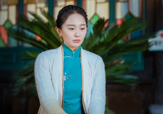 女演员曝四字明星耍大牌,易烊千玺躺枪,粉丝:蹭热度,认错人