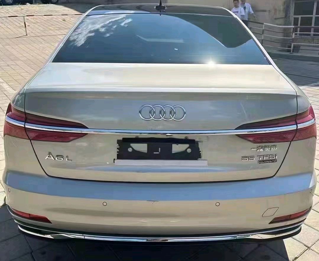 香槟金色漆面,浅色内饰的优雅典范在豪华轿车领域,新奥迪a6以其独特的