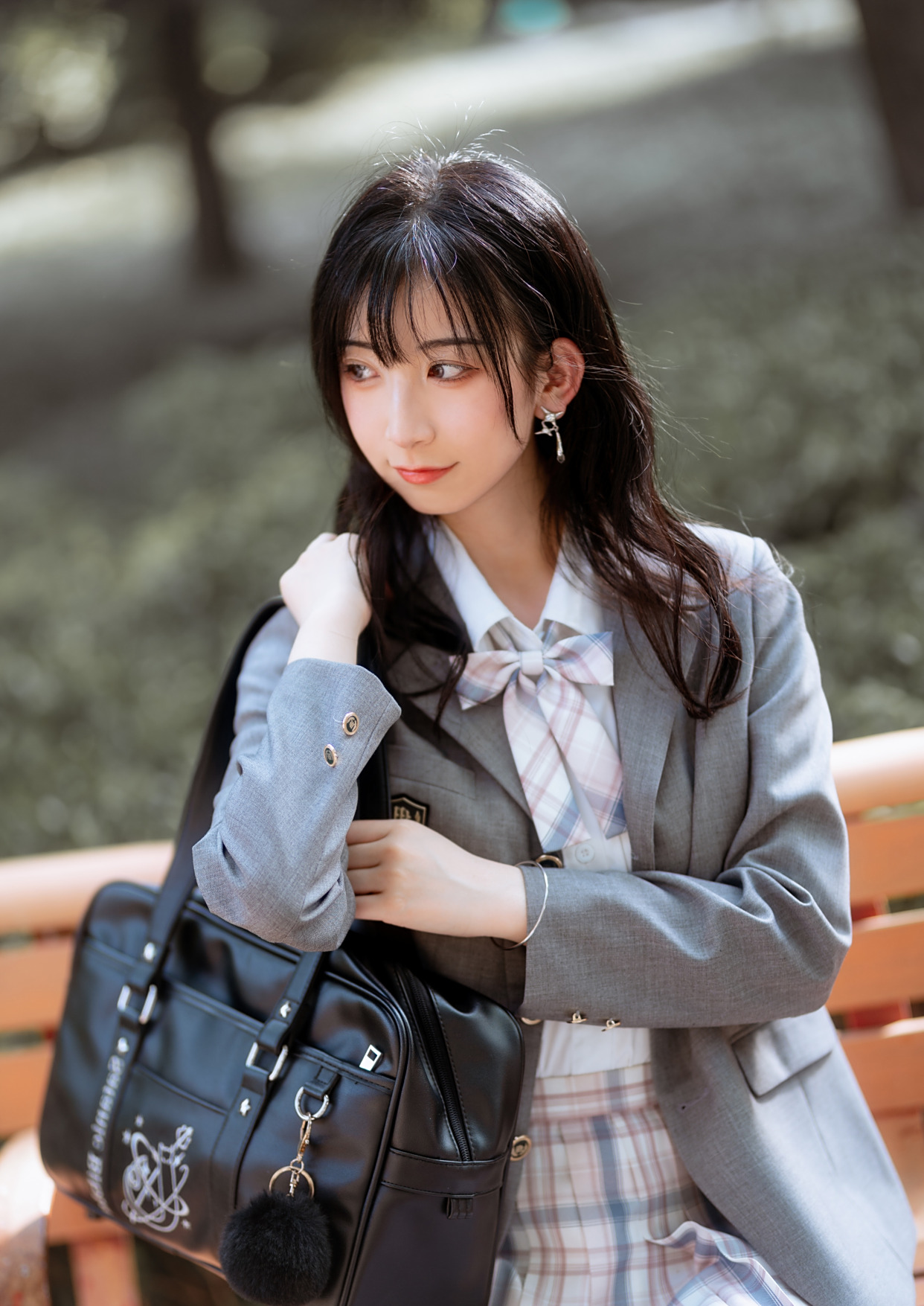 jk配"黑丝"的小姐姐,你愿意跟她去公园约会吗?