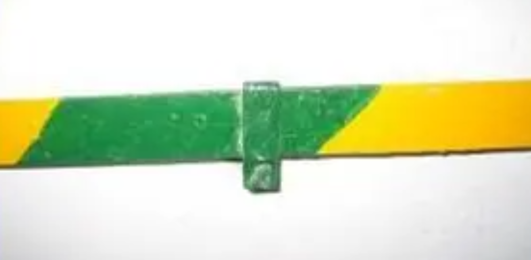 接地扁铁的黄绿漆间距