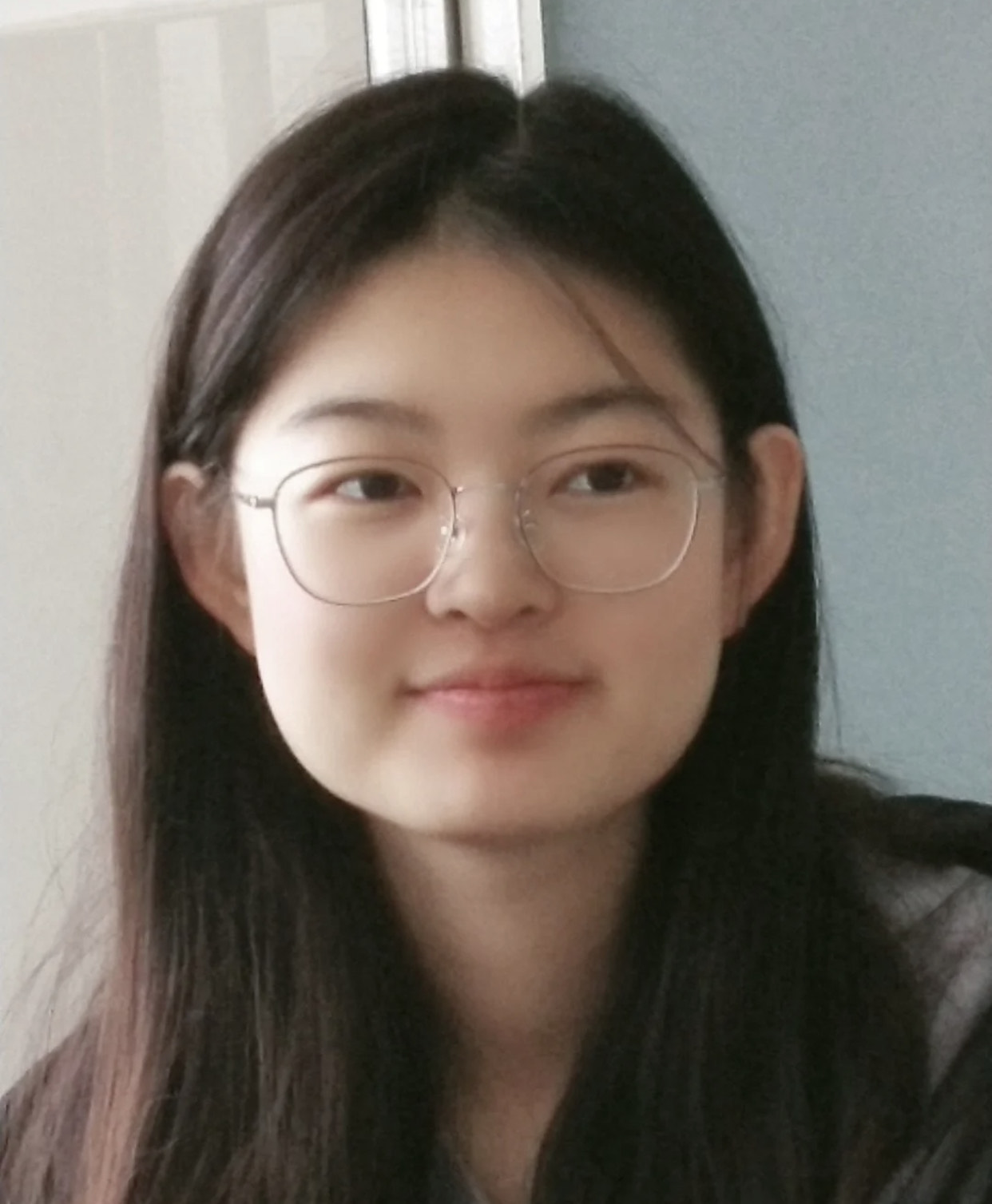 方脸女生如何变好看?短发高级,弯月眉气质又精致!