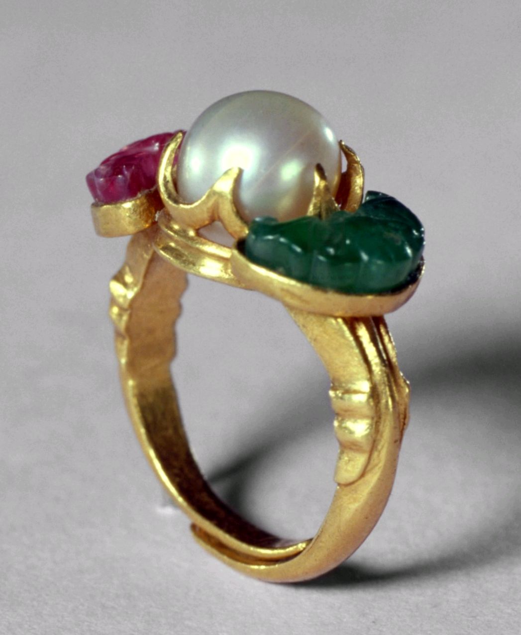 故宫博物院:清朝后宫娘娘最爱的珍珠首饰