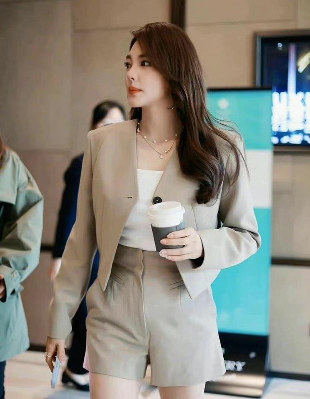 张雨绮参加了很多综艺节目,特别受欢迎.