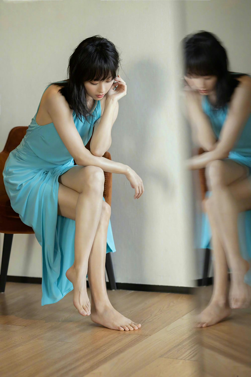 张嘉倪嫩嫩的美脚丫