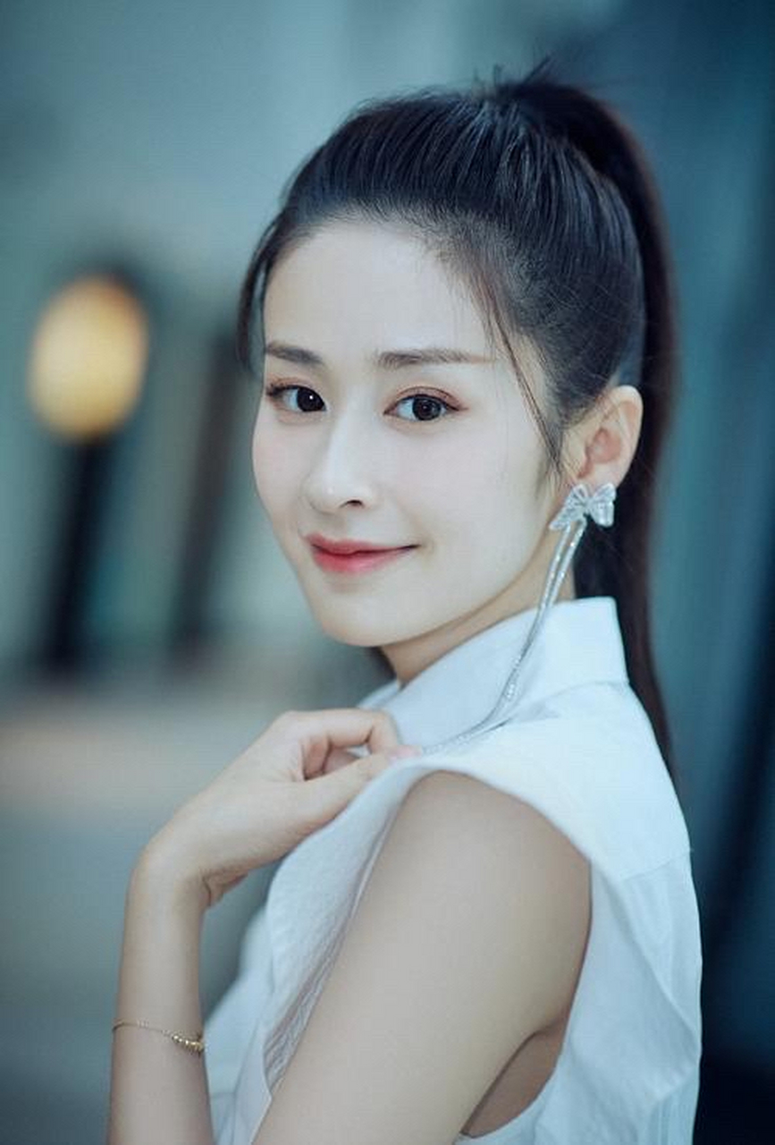 颖儿,本名刘颖,1988年12月12日生于湖南省常德市,中国内地女演员,歌手