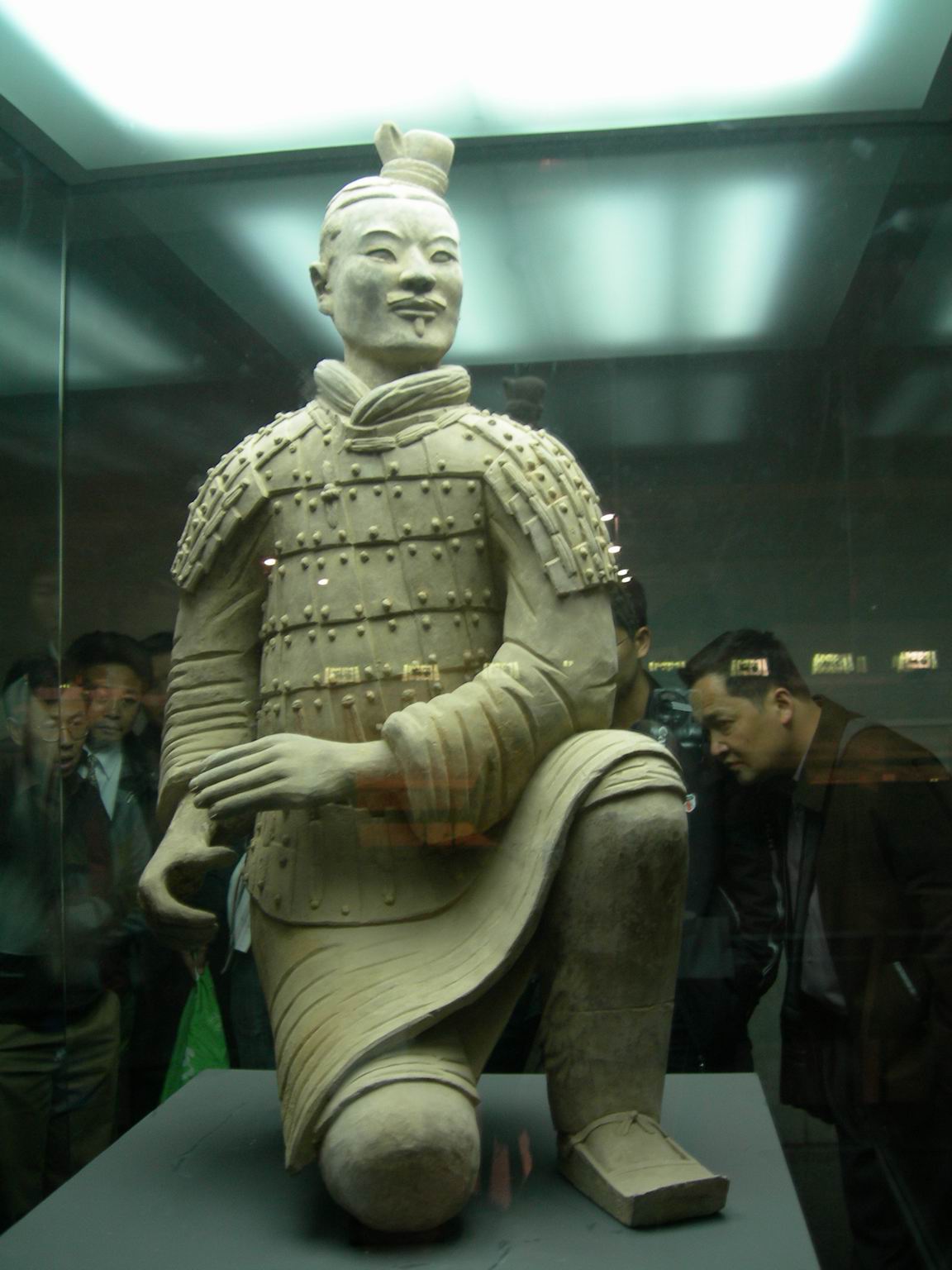 美国男子折断兵马俑手指获缓刑