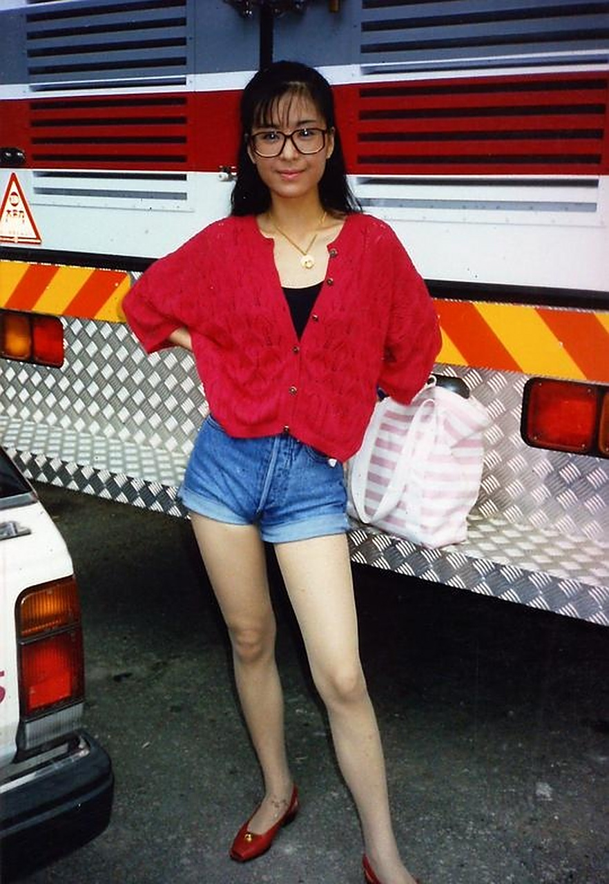 伍咏薇,1969年2月出生,中国香港女演员,歌手.