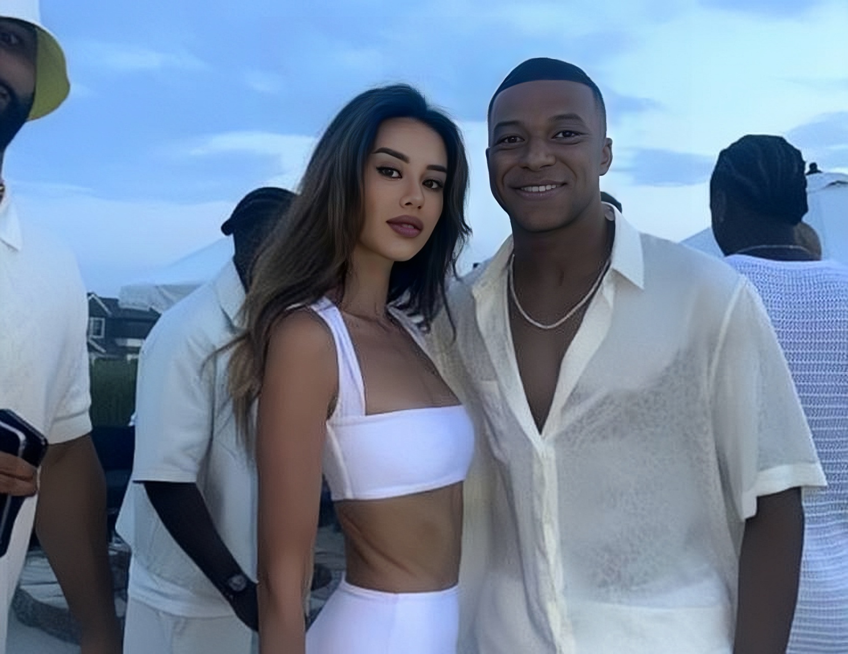 生命不止,爆料不息!姆巴佩女友颜值好,身材傲人不输梅西妻子!