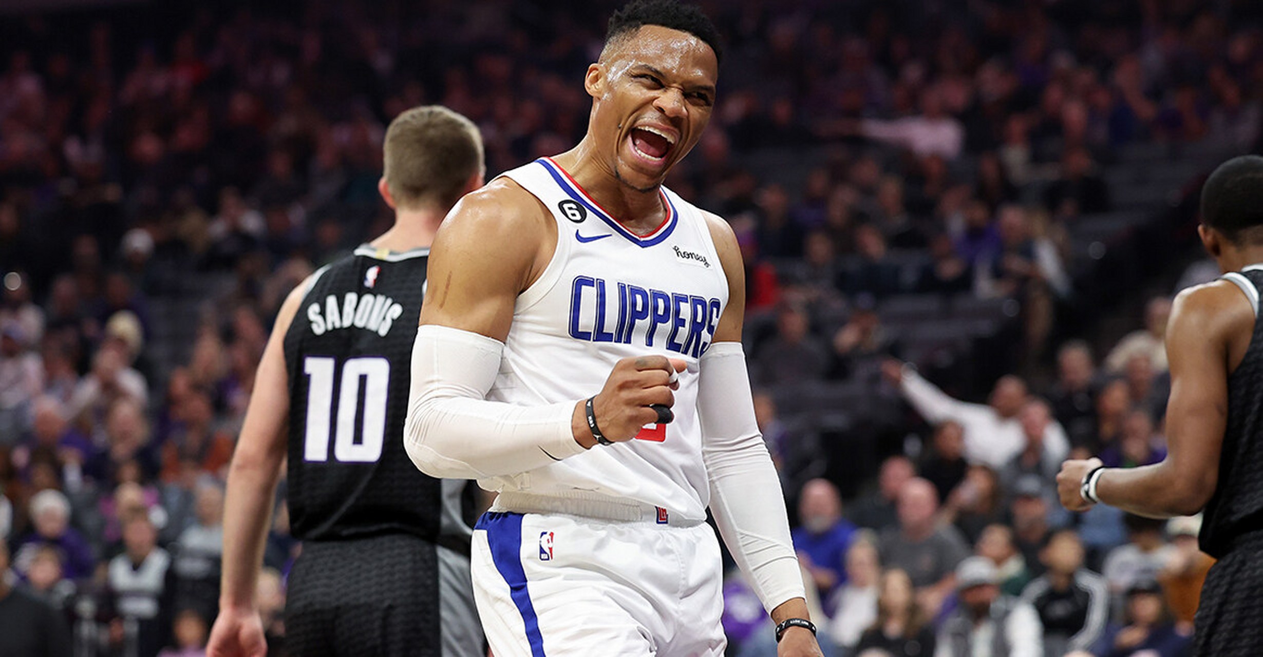 快船球员拉塞尔-威斯布鲁克在社交媒体上发布了一段视频,视频拍摄于