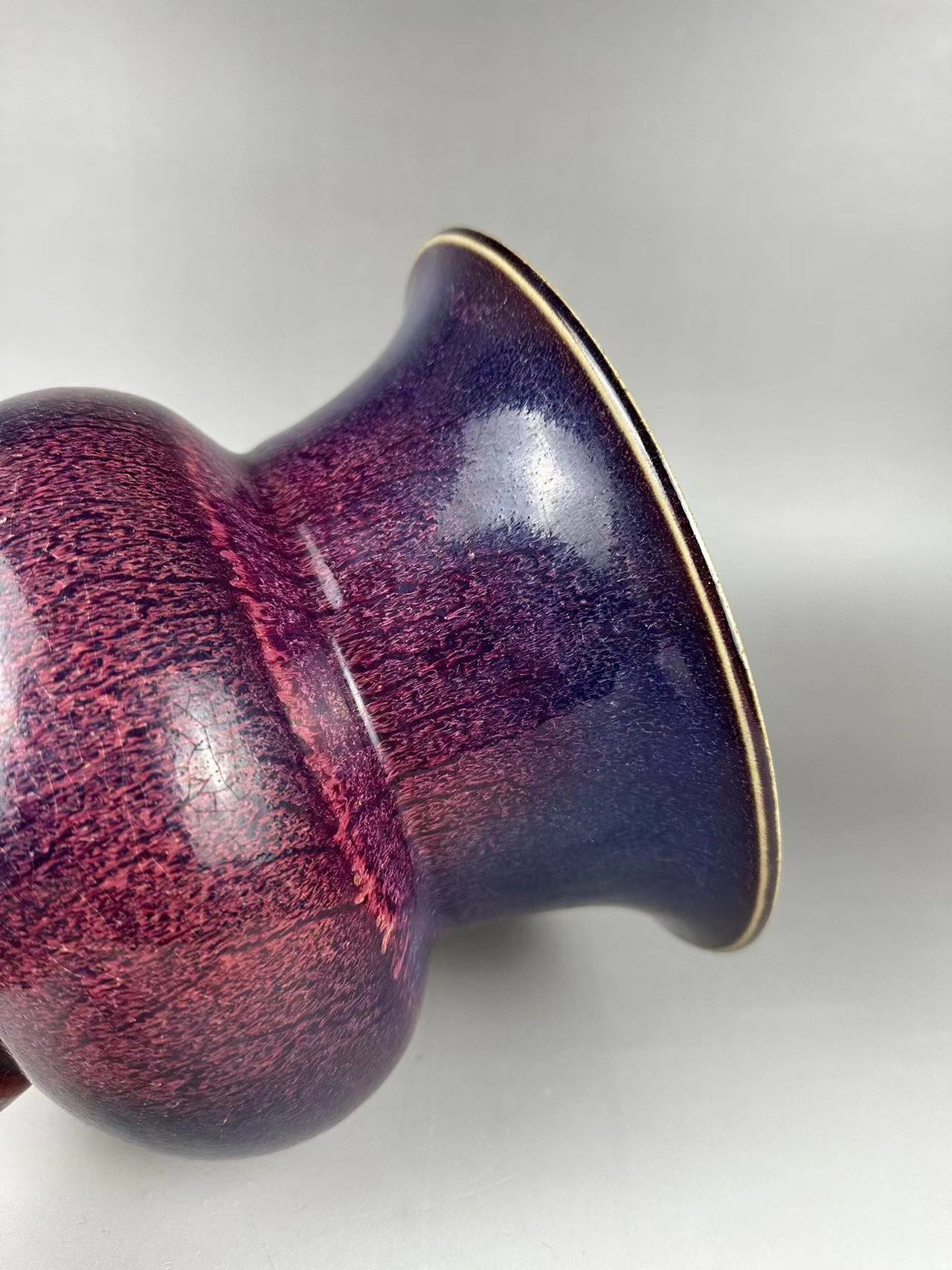 宋钧窑玫瑰紫釉渣斗式花盆