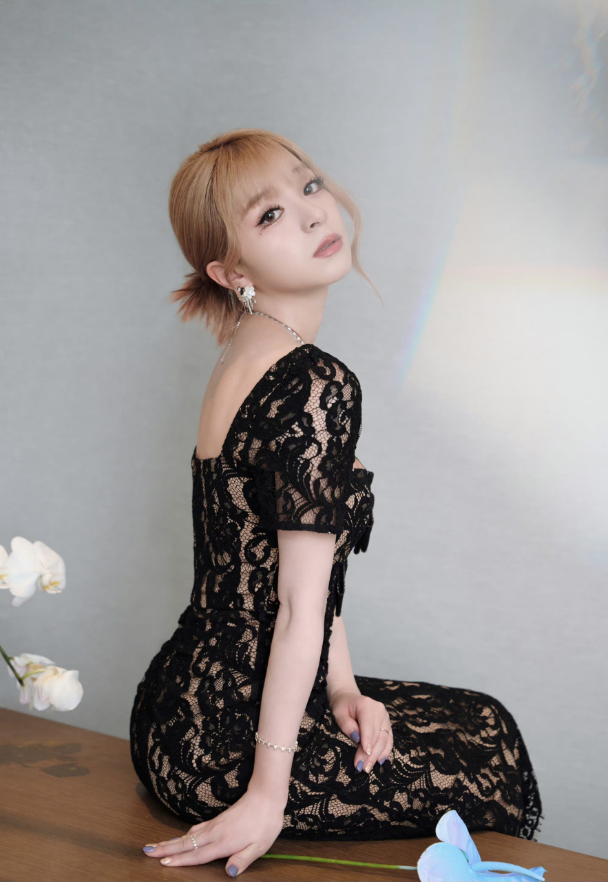 御姐范儿的美依礼芽