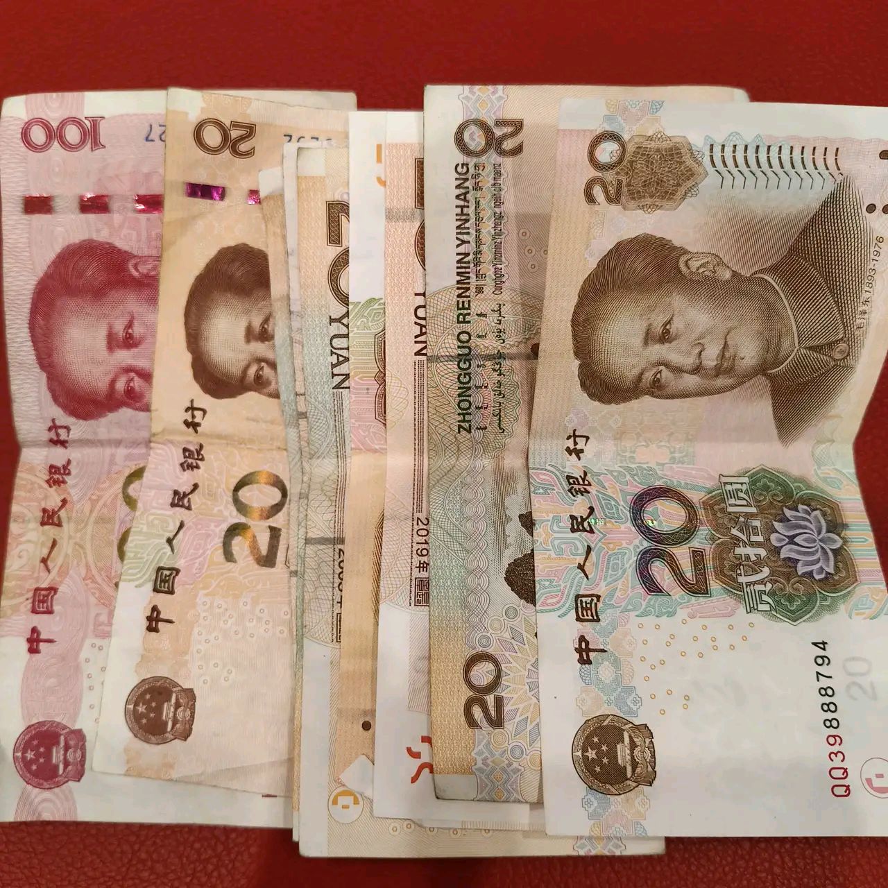 昨天别人给我现金,手上拿着现金的我,竟然不知道怎么用了.