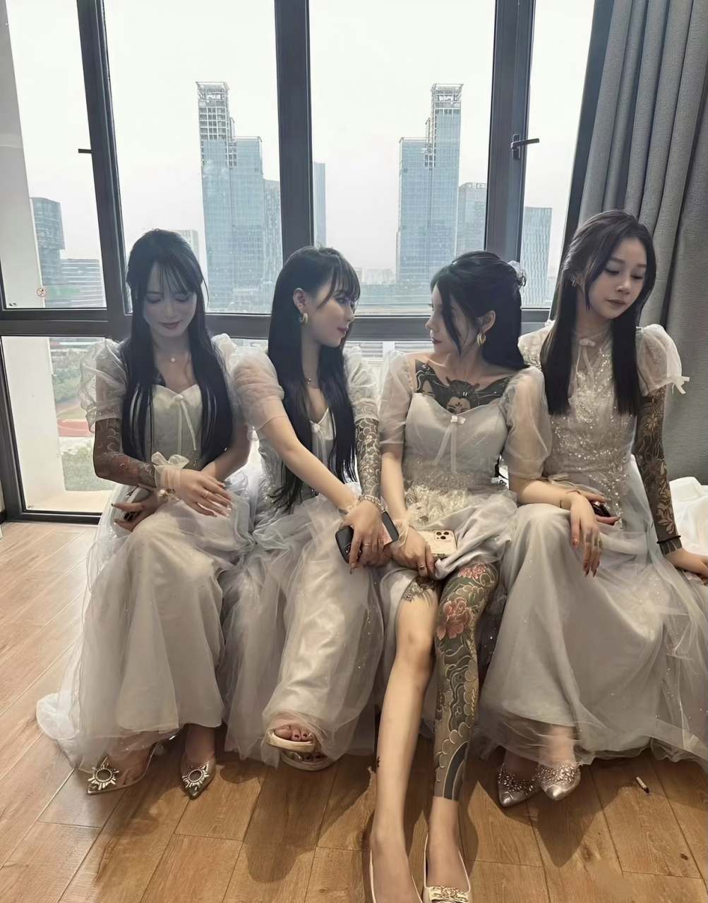 这是五姐妹只有新娘从了良?剩下四个伴娘你们谁敢要?