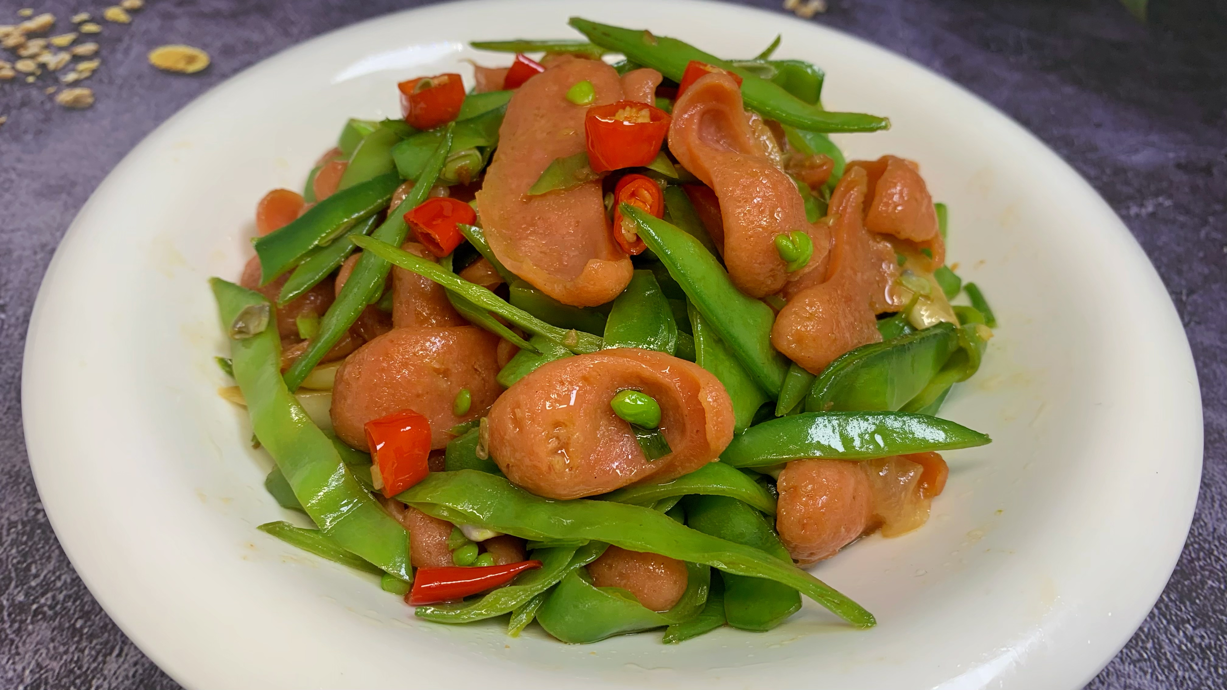大厨教你炒豆角炒香肠家常做法,鲜香入味,大人小孩都爱吃