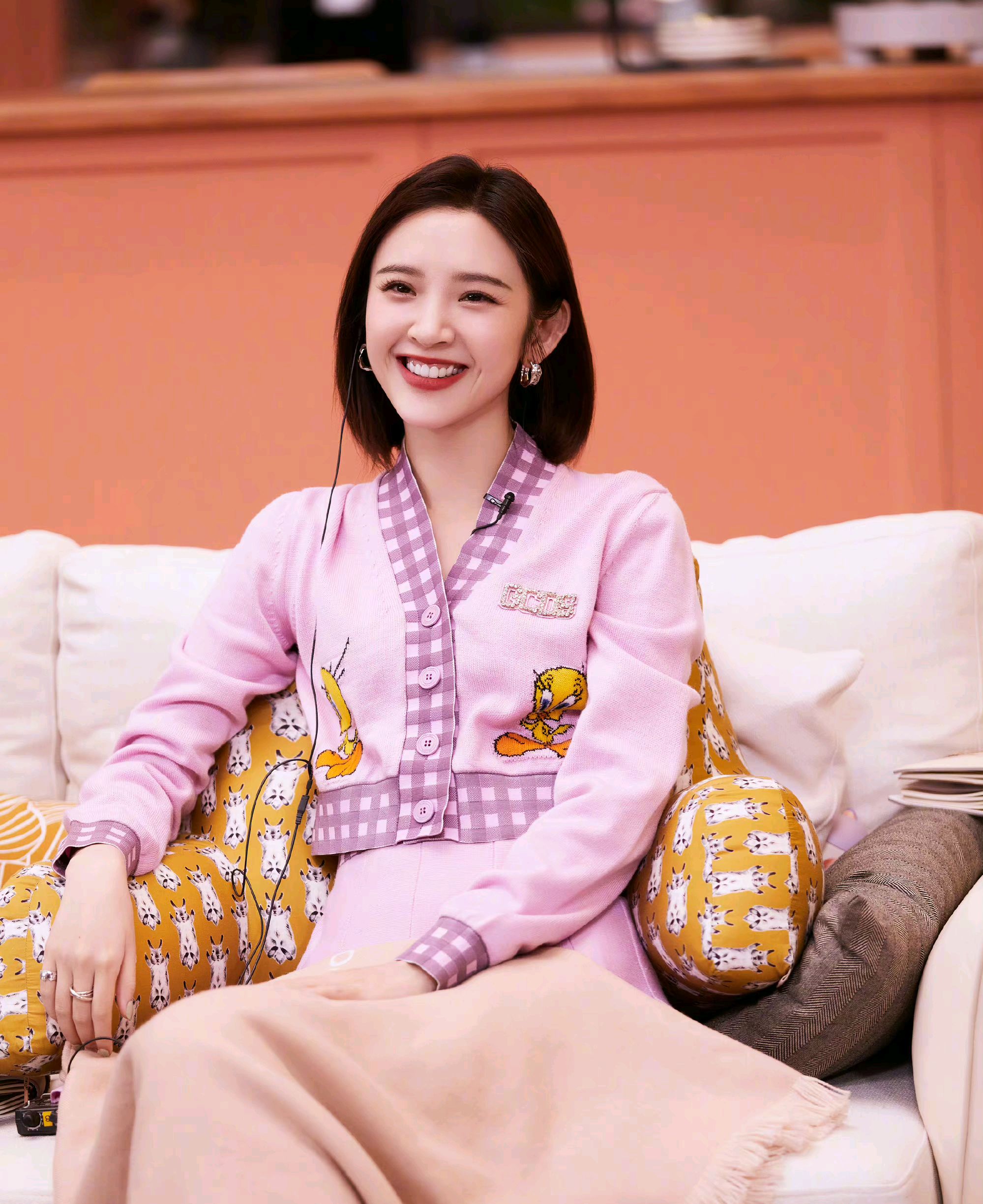 唐艺昕魅力十足