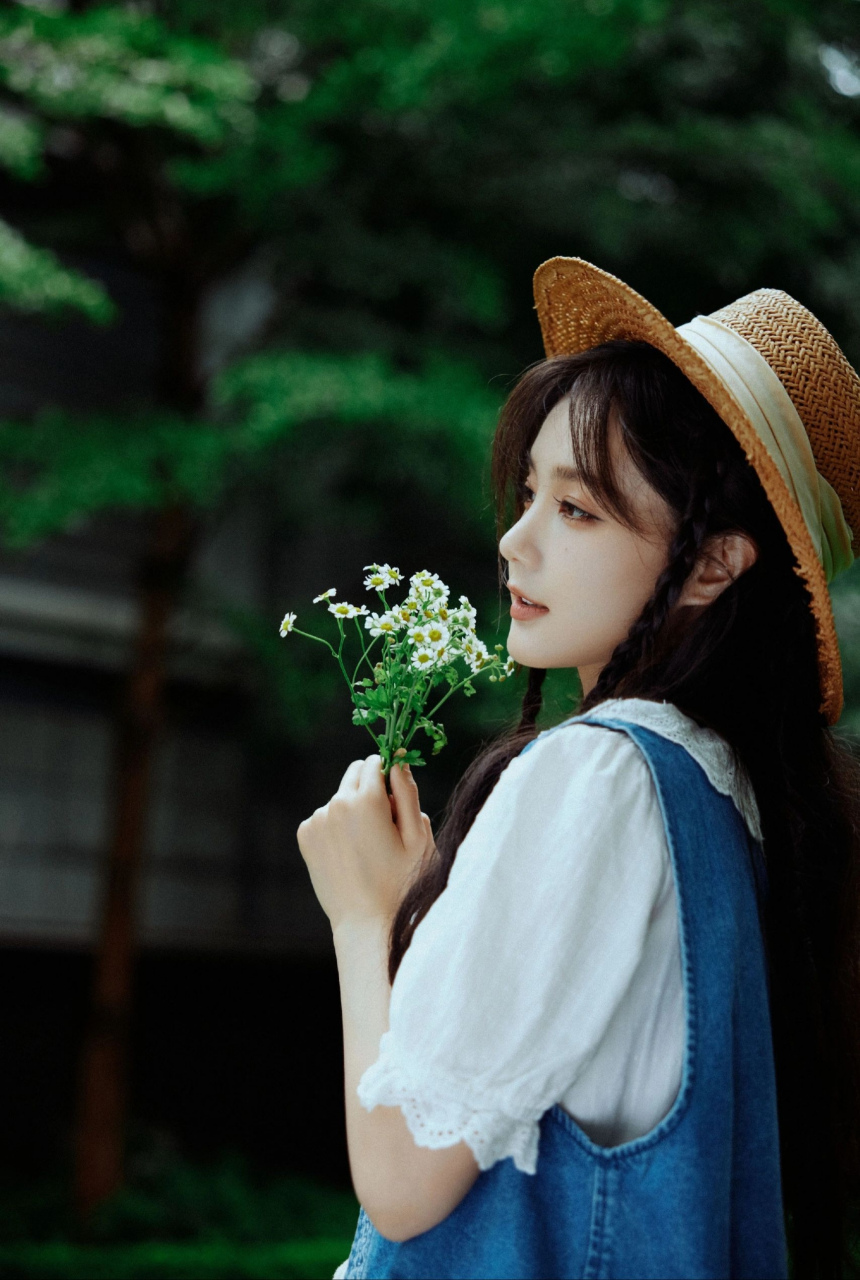 李一桐笑起来眼睛弯弯的,很可爱  #心随星动