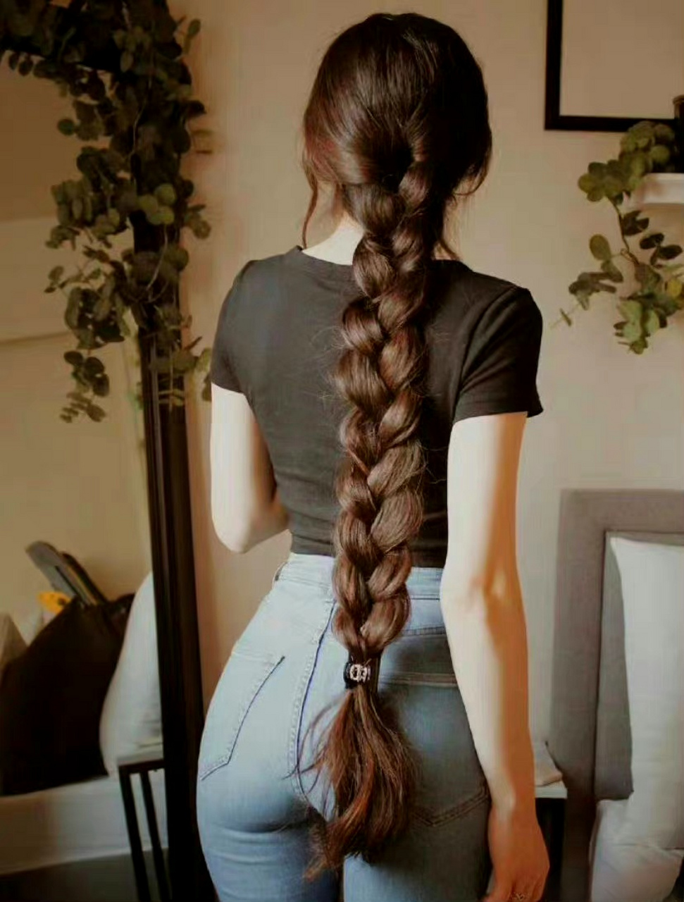 这么长这么粗的麻花辫真的很少见,所以千万不要吝啬你手中的小赞赞[左