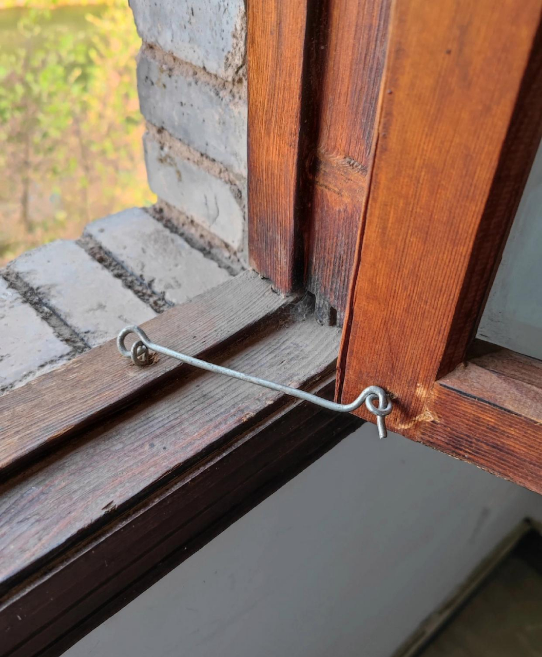 记得小时候读书教室的窗户就是这种,太怀念了