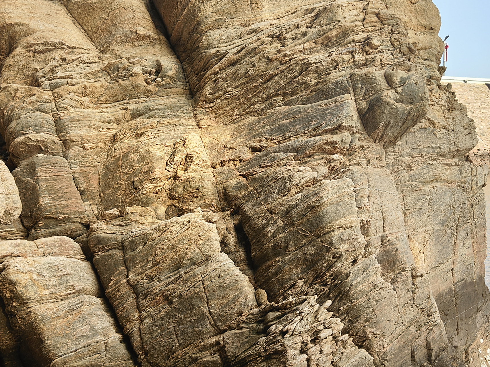 踏春,发现海浪侵蚀地貌.