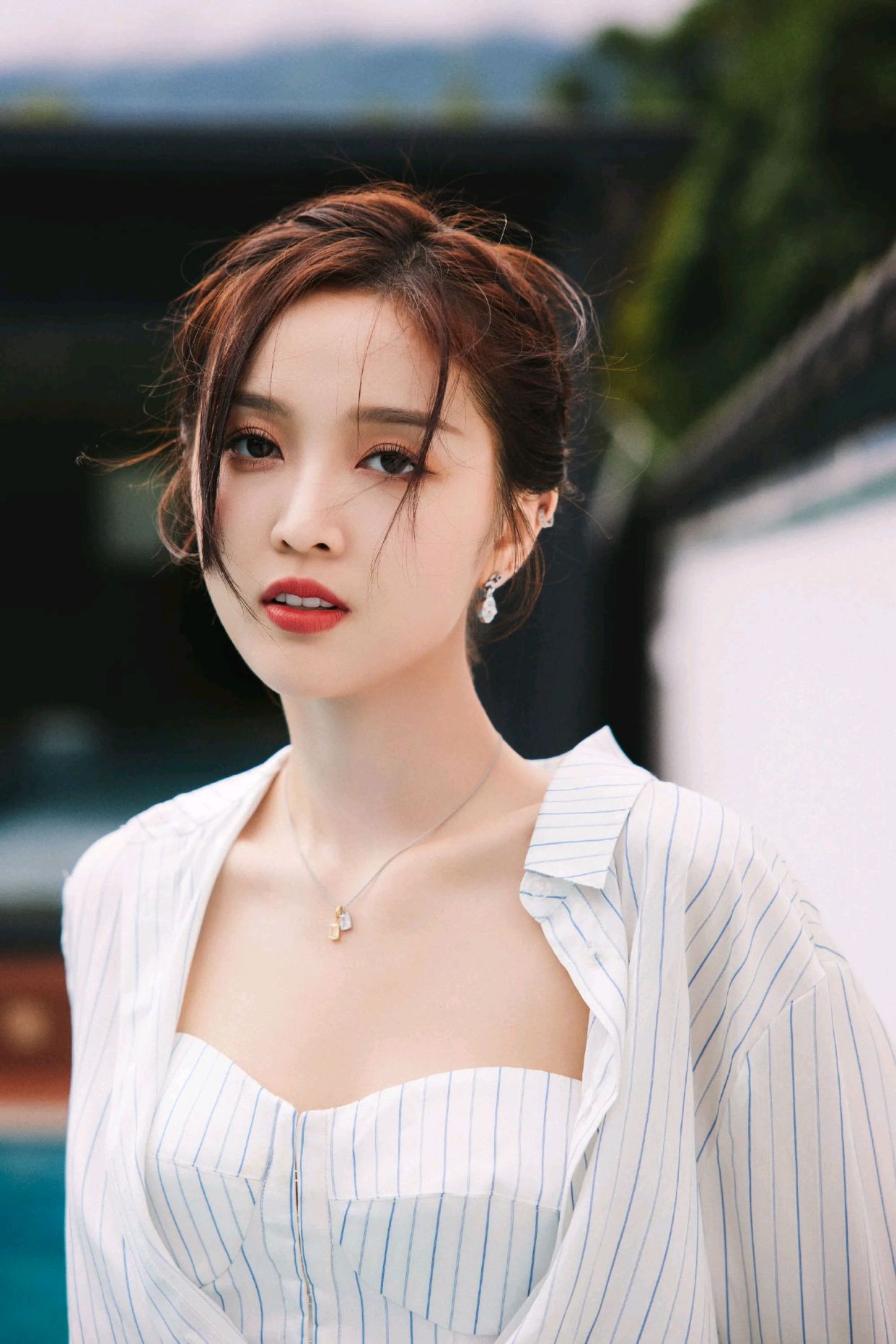 吴宣仪高清写真图集,超凡脱俗的气质,让人看一眼就爱上