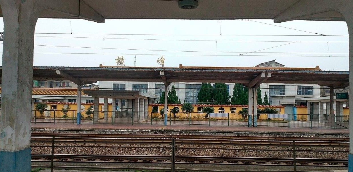 横峰县火车站始建于1935年,每天有9列火车经过