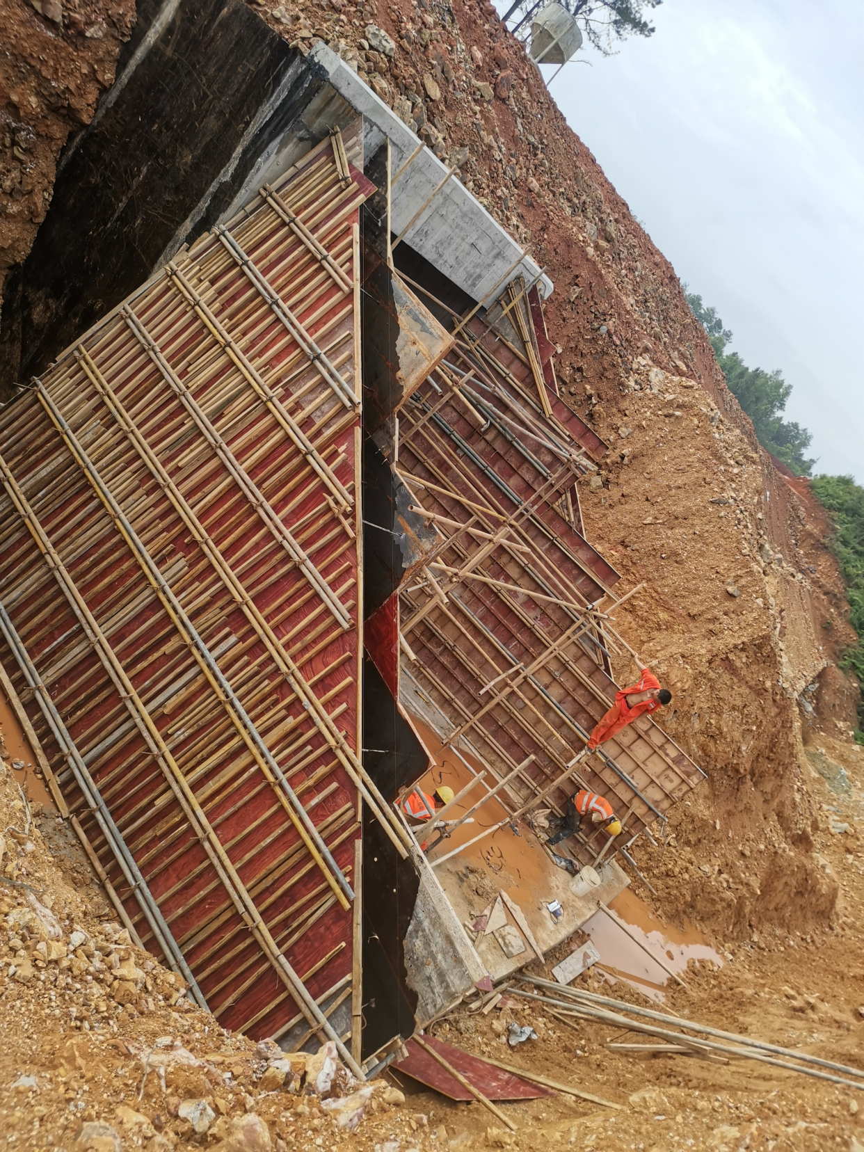 八字墙模板整体