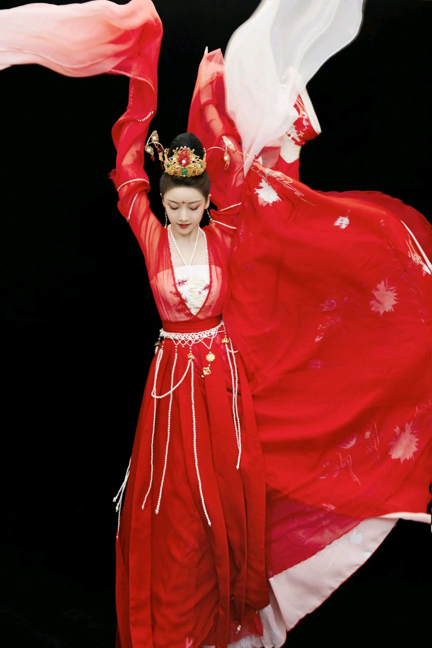 古典国风美人# #姜贞羽# #明星穿搭# 姜贞羽古风舞蹈造型