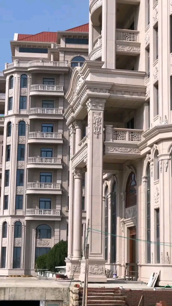 网友:莆田人真的是豪天豪地,一栋房住一户人家,就这房子美国的别墅