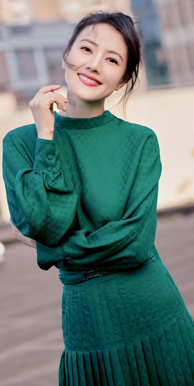 我们的女神高圆圆高清图片,可以当手机屏保.