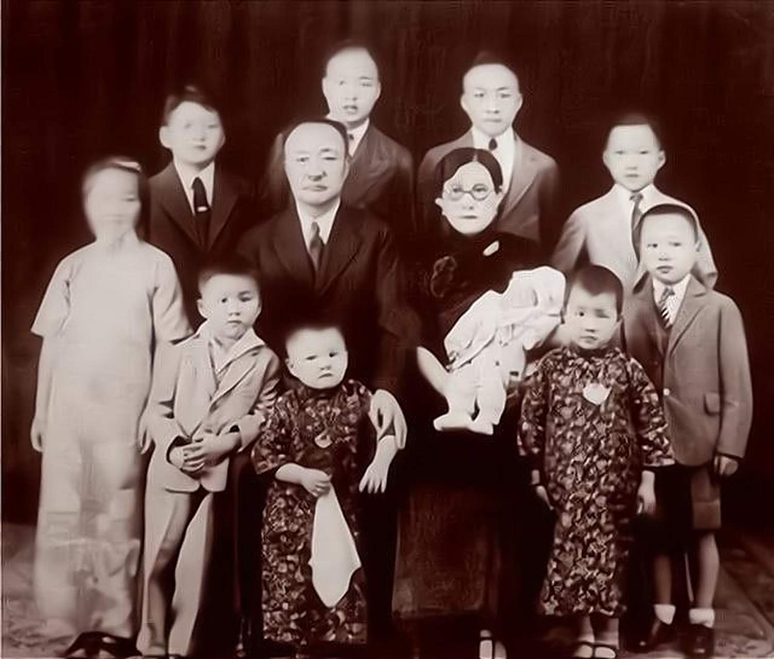 民国时,李烈钧看上了好兄弟龚永的妻子华世琦,为此他设计了一个全套